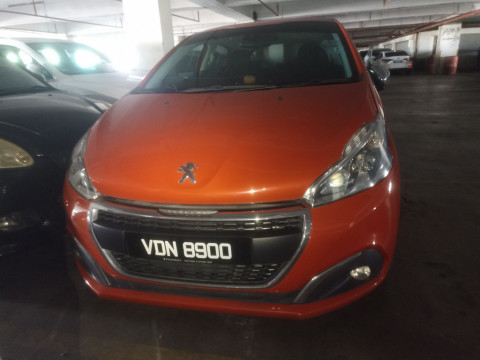 PEUGEOT 208