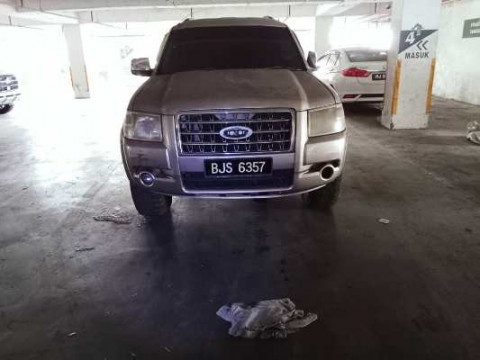 FORD EVEREST 2.5L TDCI 4X2 AT XLT
