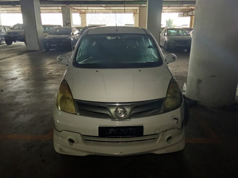 NISSAN GRAND LIVINA 1.6 (A)