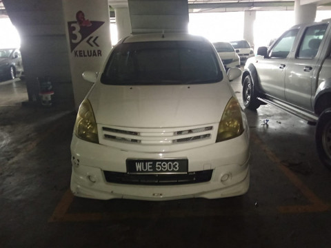 NISSAN GRAND LIVINA 1.6 (A)