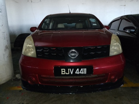NISSAN GRAND LIVINA 1.6 (A)