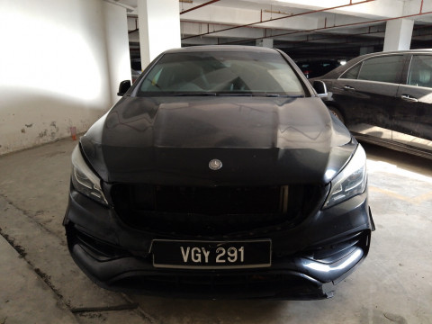 MERCEDES BENZ - CLA200