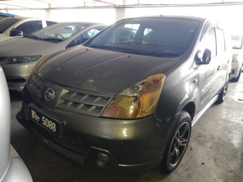 NISSAN GRAND LIVINA 1.6 (A)
