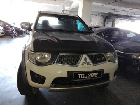 MITSUBISHI TRITON 2.5 KB DCAB (M)