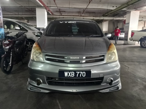 NISSAN GRAND LIVINA 1.8 (A)