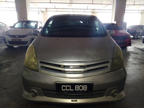 NISSAN GRAND LIVINA 1.8 (A)