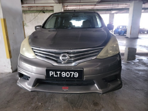 NISSAN GRAND LIVINA 1.6 (A)