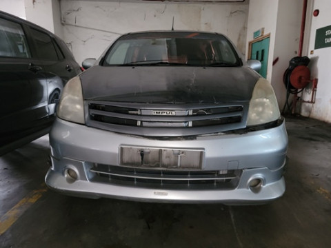 NISSAN GRAND LIVINA 1.8 (A)