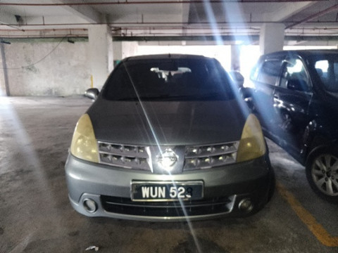 NISSAN GRAND LIVINA 1.8 (A)