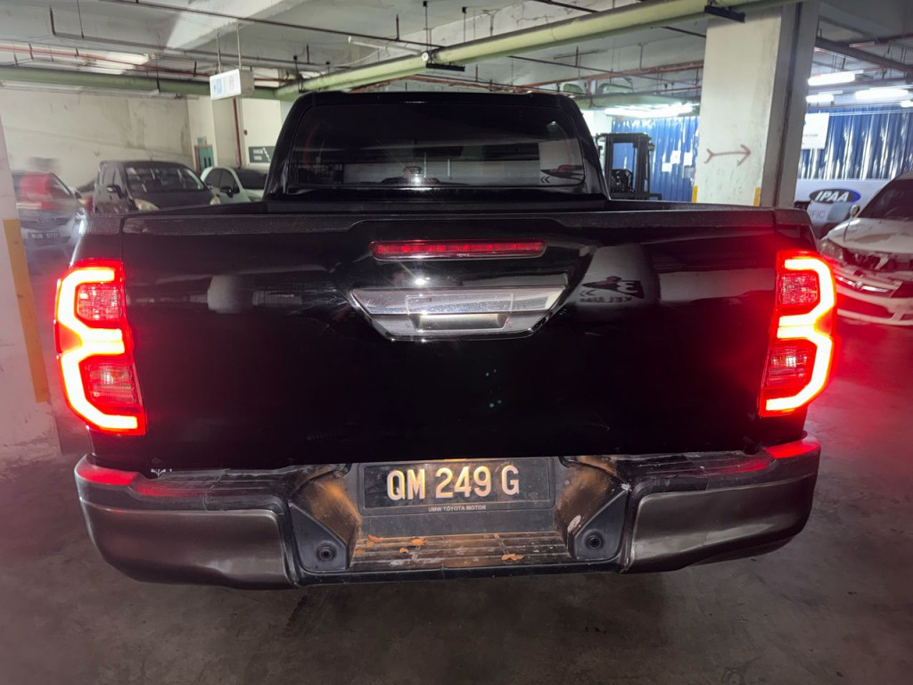 TOYOTA HILUX D/C 2.4G MT 4X4