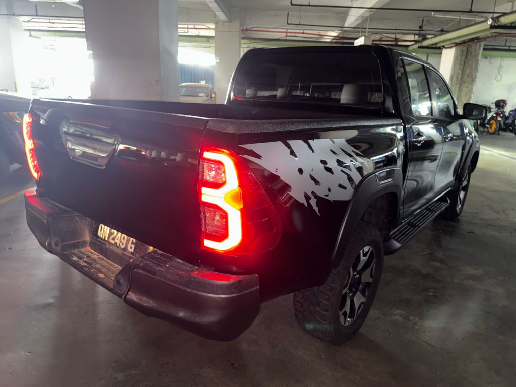 TOYOTA HILUX D/C 2.4G MT 4X4