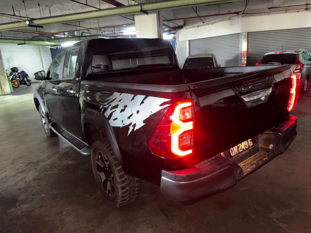 TOYOTA HILUX D/C 2.4G MT 4X4