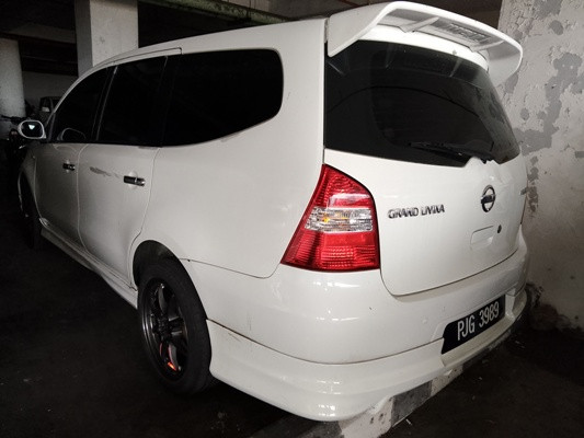 NISSAN GRAND LIVINA 1.8