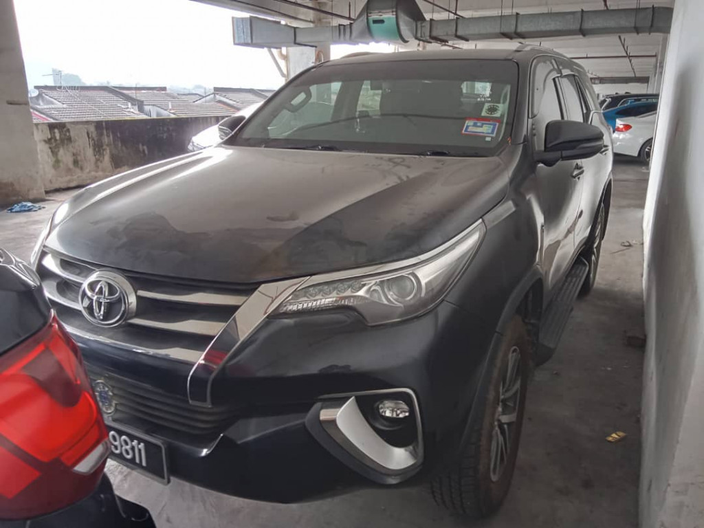 TOYOTA FORTUNER 2.4 VRZ