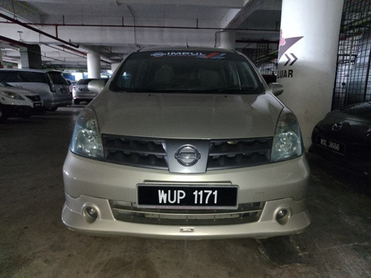 NISSAN GRAND LIVINA 1.6 (A)
