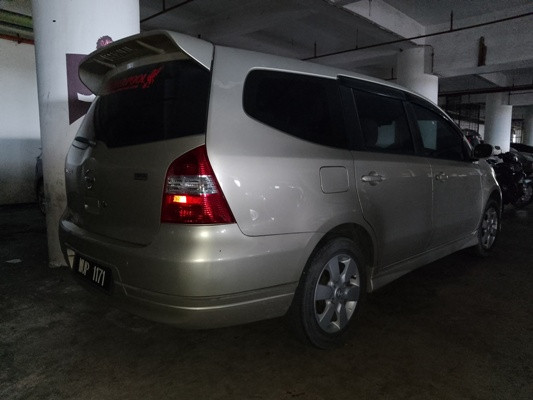 NISSAN GRAND LIVINA 1.6 (A)