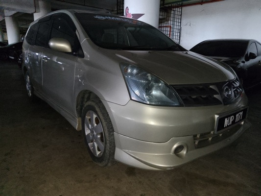 NISSAN GRAND LIVINA 1.6 (A)