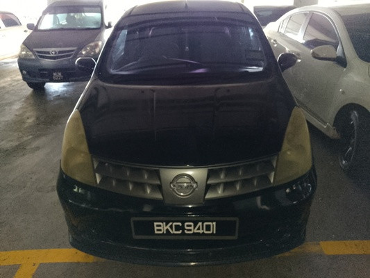 NISSAN GRAND LIVINA 1.6 (A)