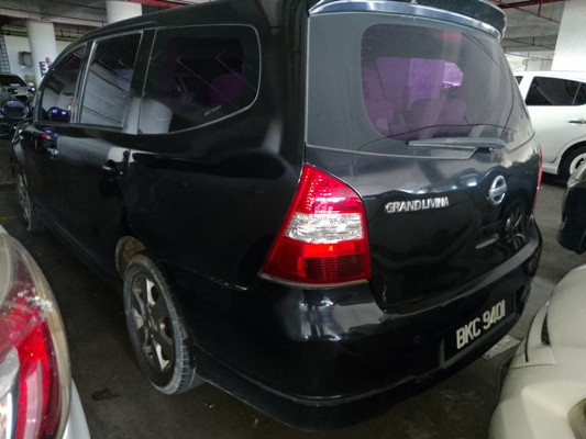 NISSAN GRAND LIVINA 1.6 (A)