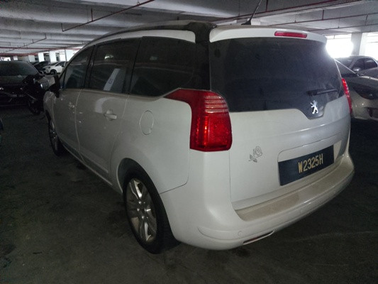 PEUGEOT 5008