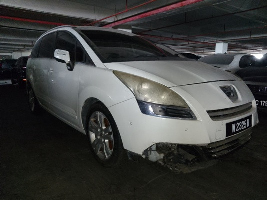PEUGEOT 5008