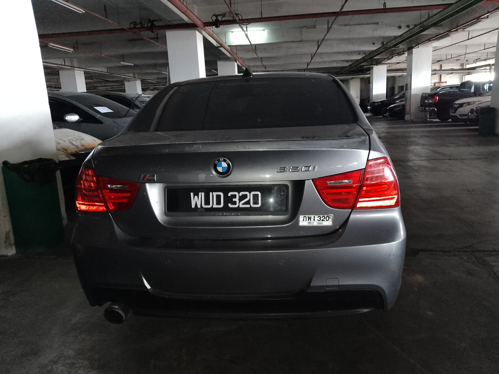 BMW 320I SPORTS E90
