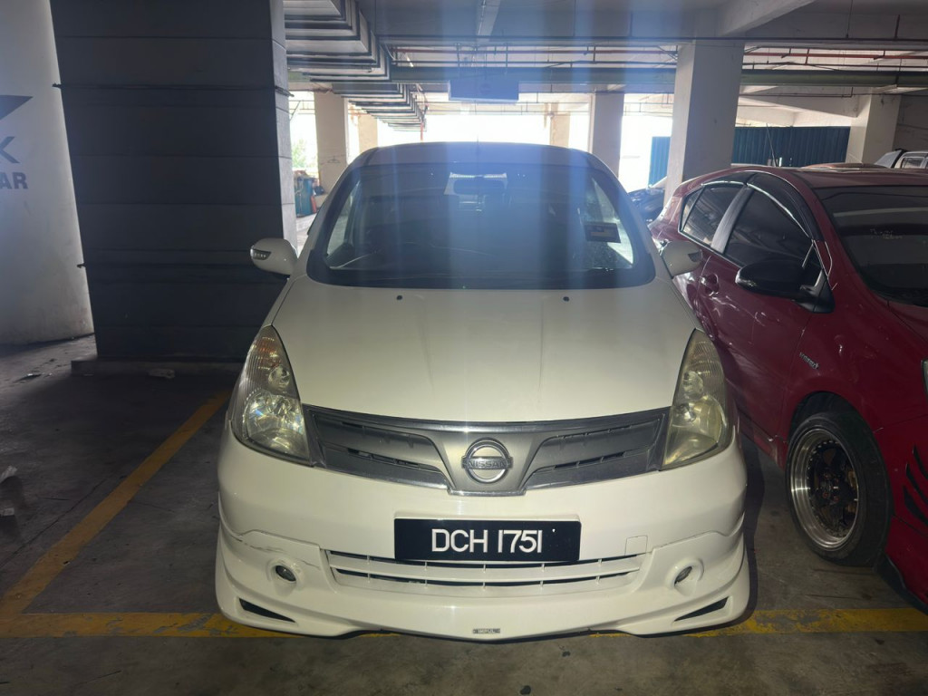 NISSAN GRAND LIVINA 1.6 (A)