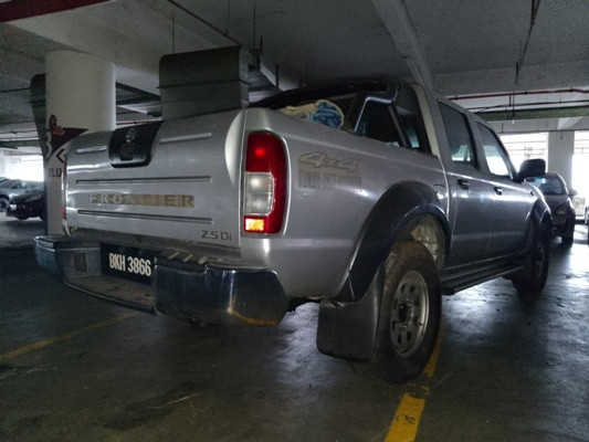 NISSAN FRONTIER 2.5