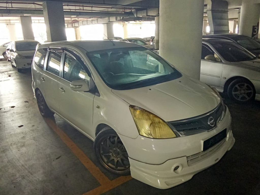NISSAN GRAND LIVINA 1.6 (A)