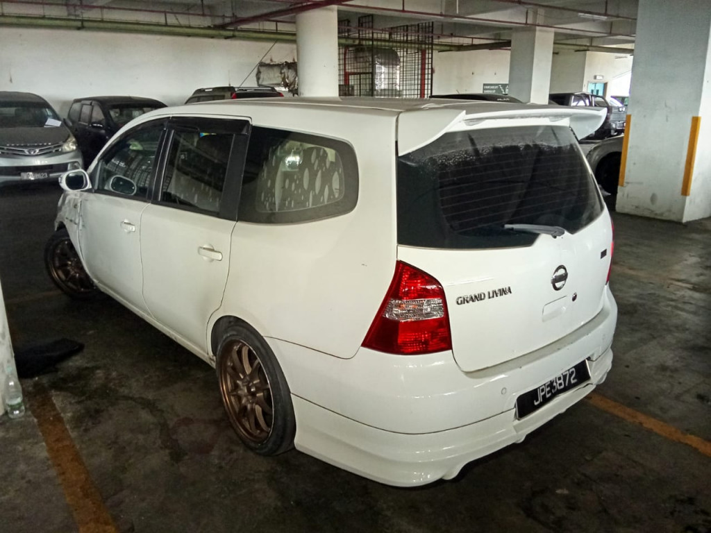 NISSAN GRAND LIVINA 1.6 (A)