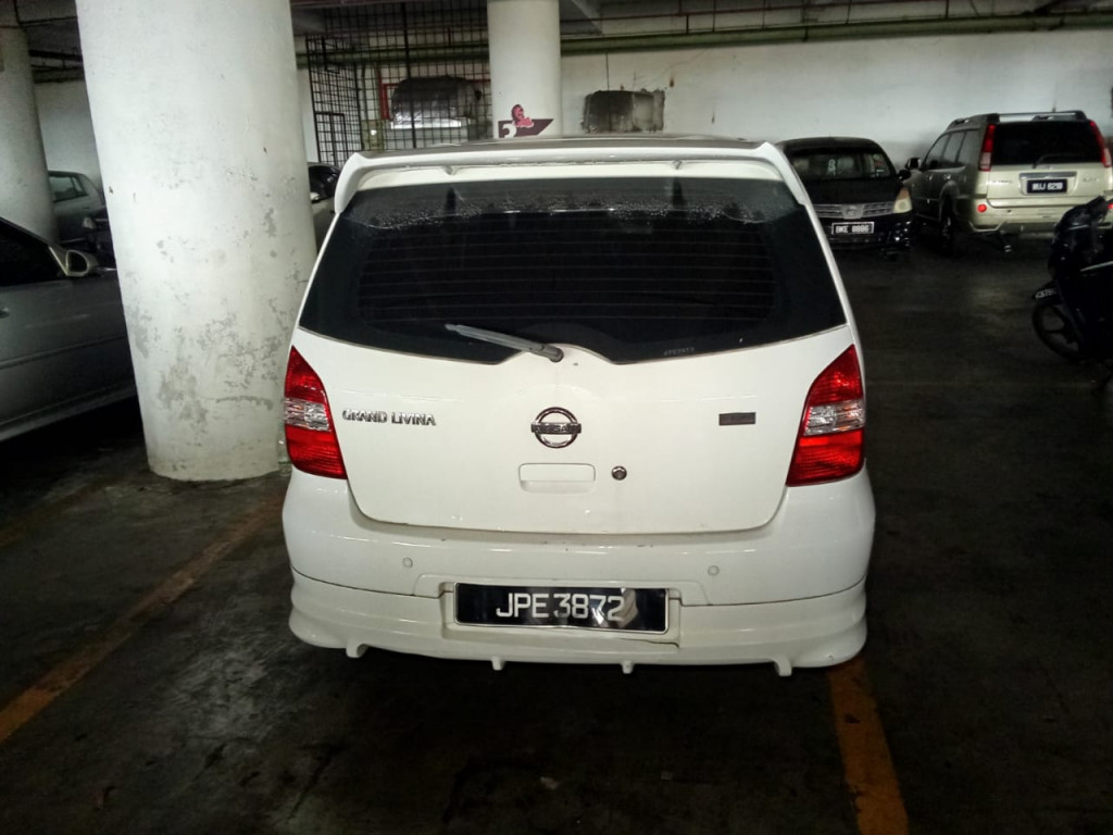 NISSAN GRAND LIVINA 1.6 (A)