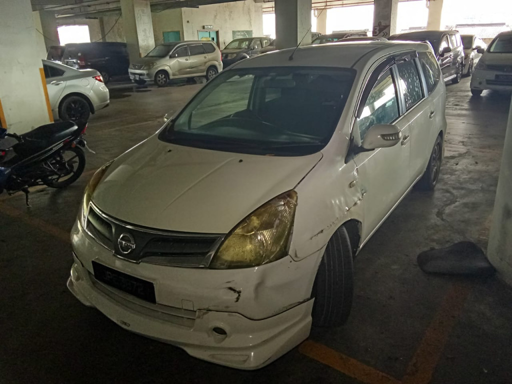 NISSAN GRAND LIVINA 1.6 (A)