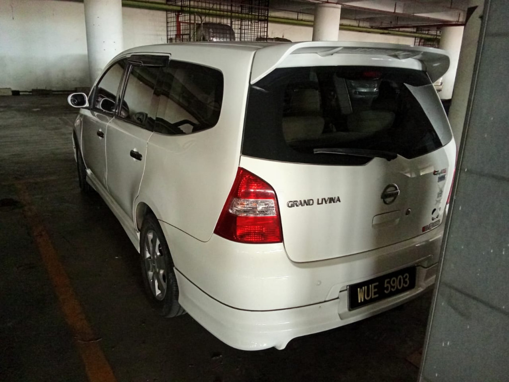 NISSAN GRAND LIVINA 1.6 (A)