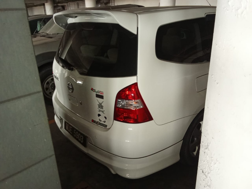 NISSAN GRAND LIVINA 1.6 (A)