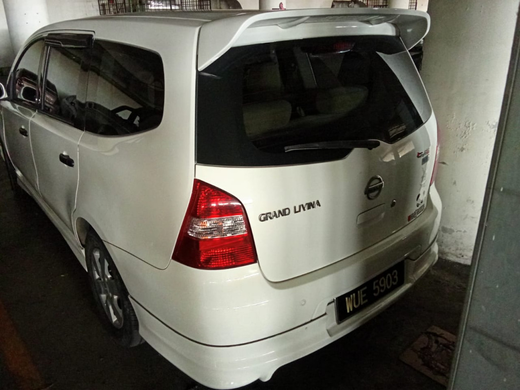 NISSAN GRAND LIVINA 1.6 (A)