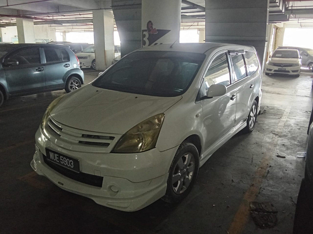 NISSAN GRAND LIVINA 1.6 (A)