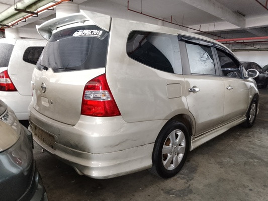 NISSAN GRAND LIVINA 1.8 (A)
