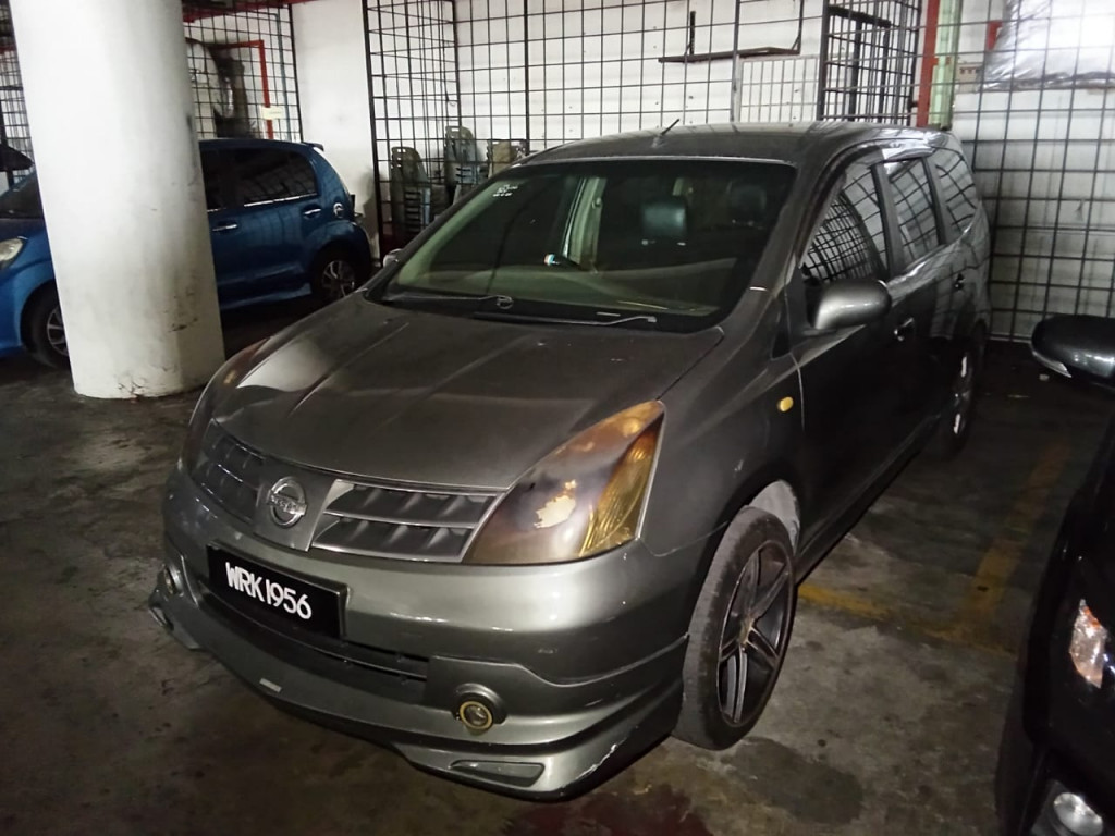 NISSAN GRAND LIVINA 1.6 (A)