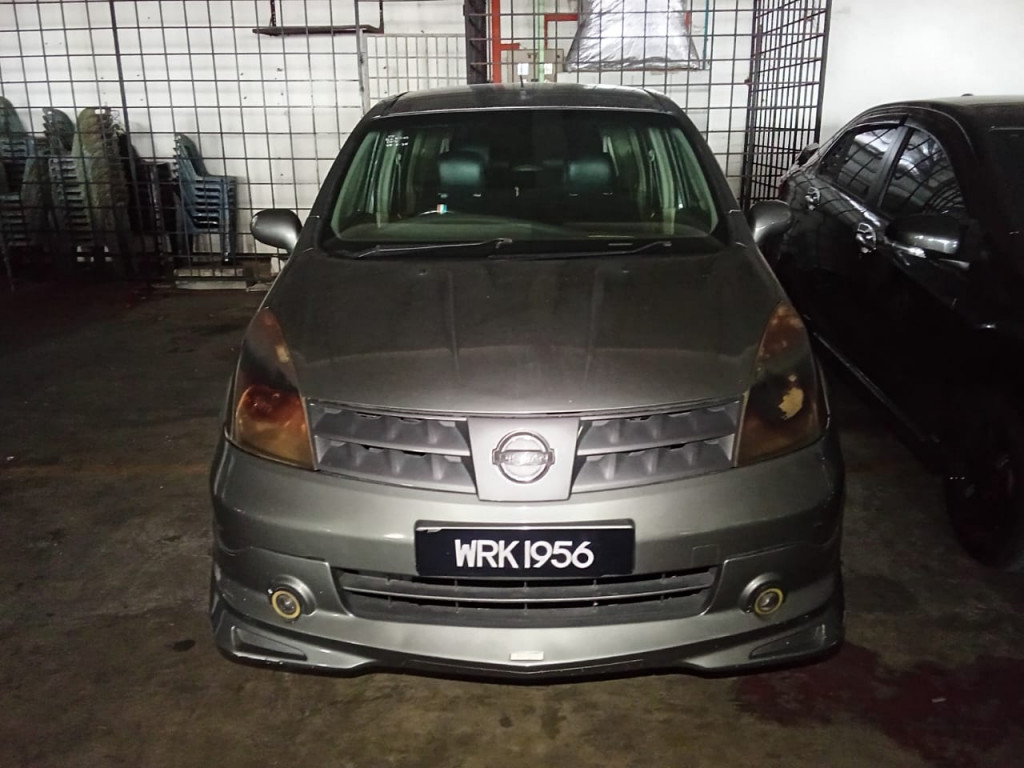 NISSAN GRAND LIVINA 1.6 (A)