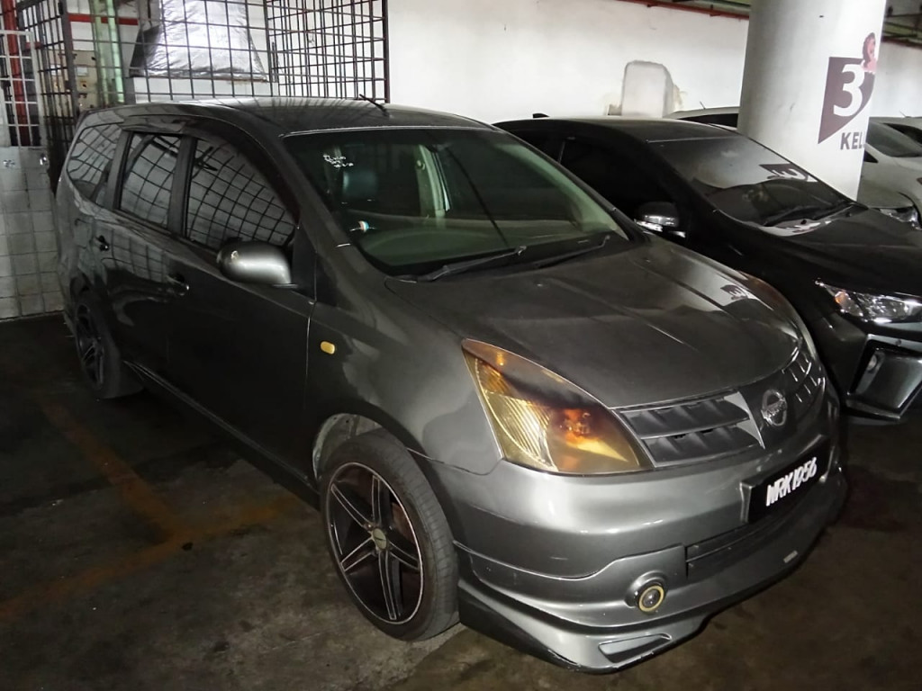 NISSAN GRAND LIVINA 1.6 (A)