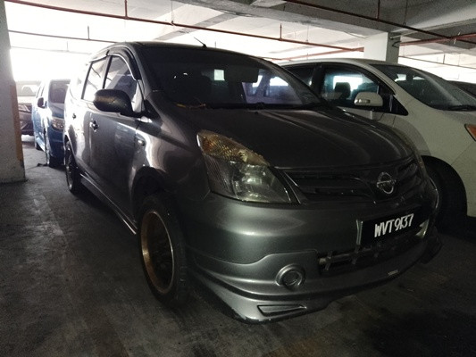 NISSAN GRAND LIVINA 1.6 (A)