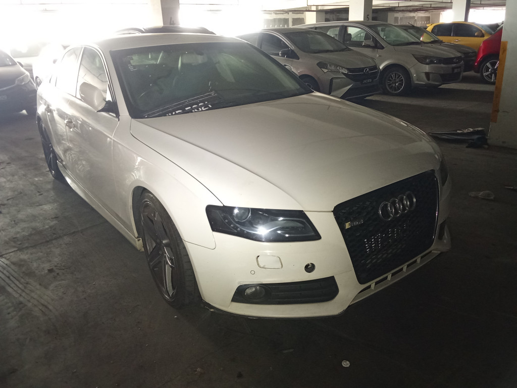 AUDI - A4 B8 TFSI S Line Multitronic 1.8DiT [IMP]