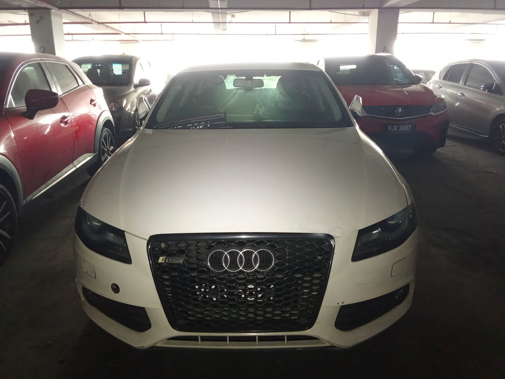 AUDI - A4 B8 TFSI S Line Multitronic 1.8DiT [IMP]
