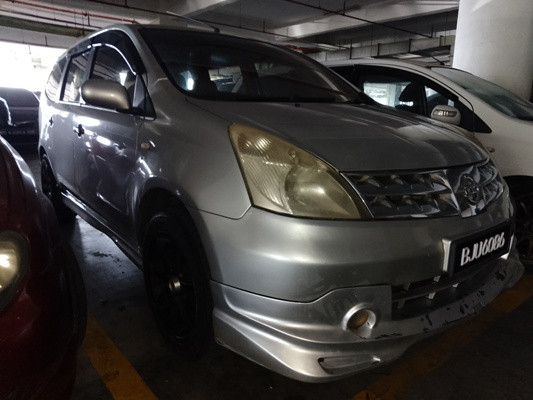 NISSAN GRAND LIVINA 1.8 (A)
