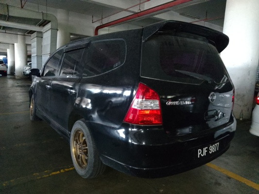 NISSAN GRAND LIVINA 1.8 (A)