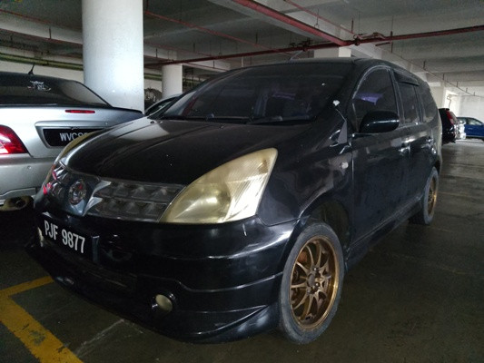 NISSAN GRAND LIVINA 1.8 (A)