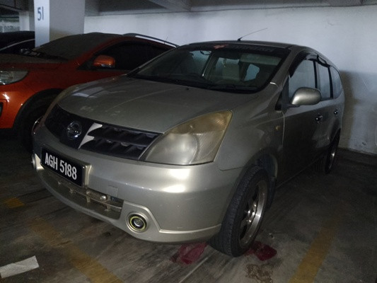 NISSAN GRAND LIVINA 1.6 (A)