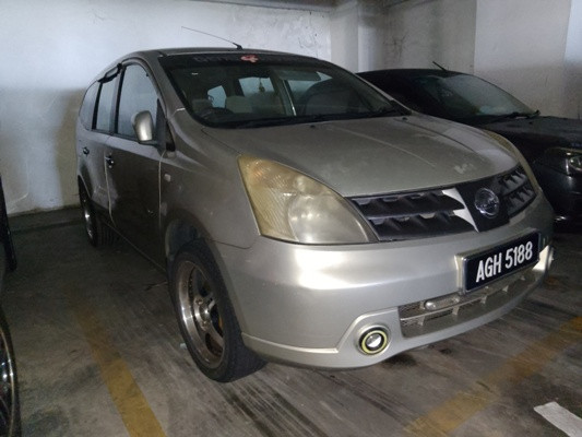 NISSAN GRAND LIVINA 1.6 (A)