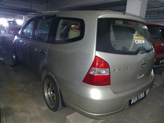 NISSAN GRAND LIVINA 1.6 (A)