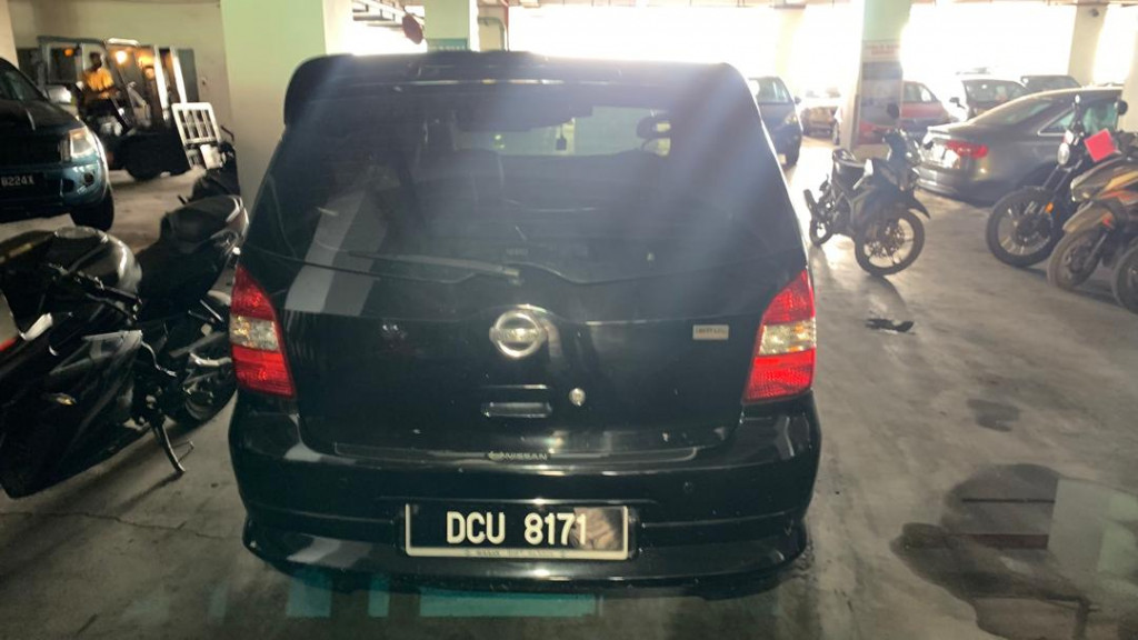 NISSAN GRAND LIVINA 1.8 (A)